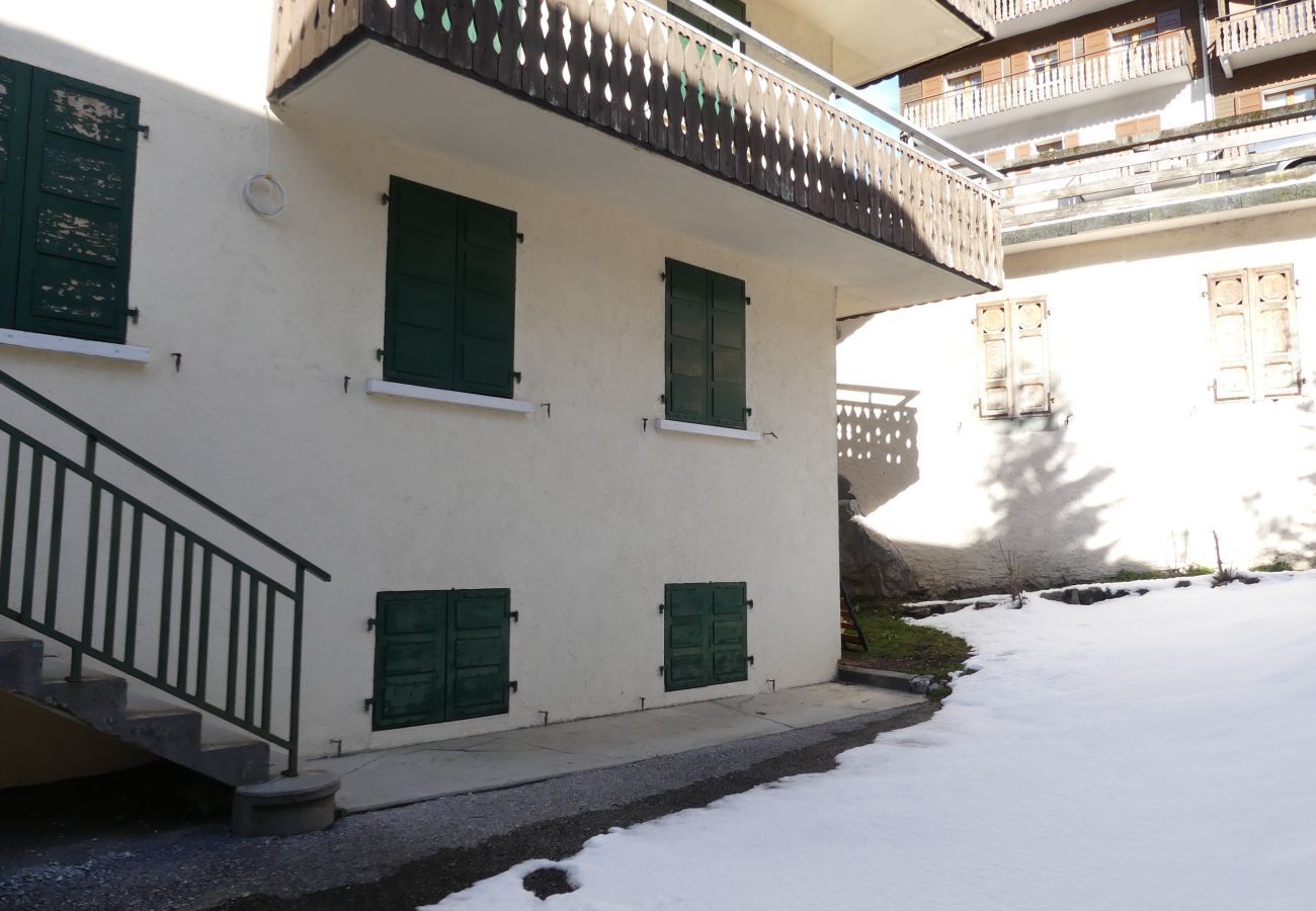 Apartment in La Clusaz - Gentianes 0 - Basic studio near ski slope for 4 people