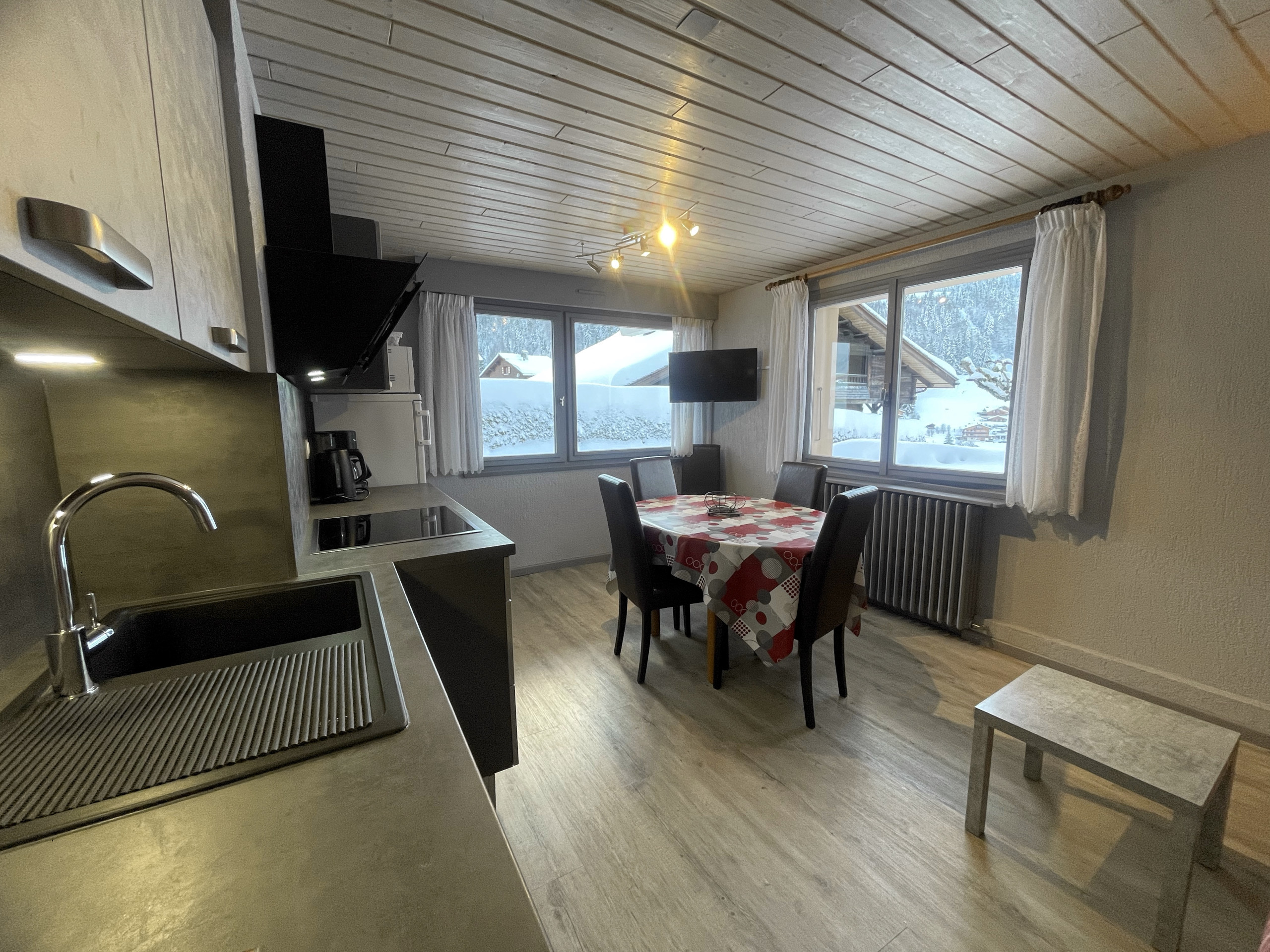  à La Clusaz - Grotte aux Fées D - Appartement au pied des pistes, proche 6 pers. village